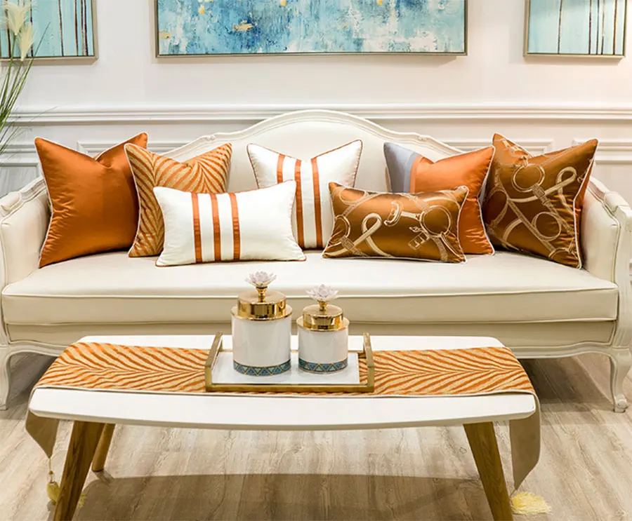 Винтажный элегантный чехол-подушка в восточном стиле оранжевого цвета на спинку