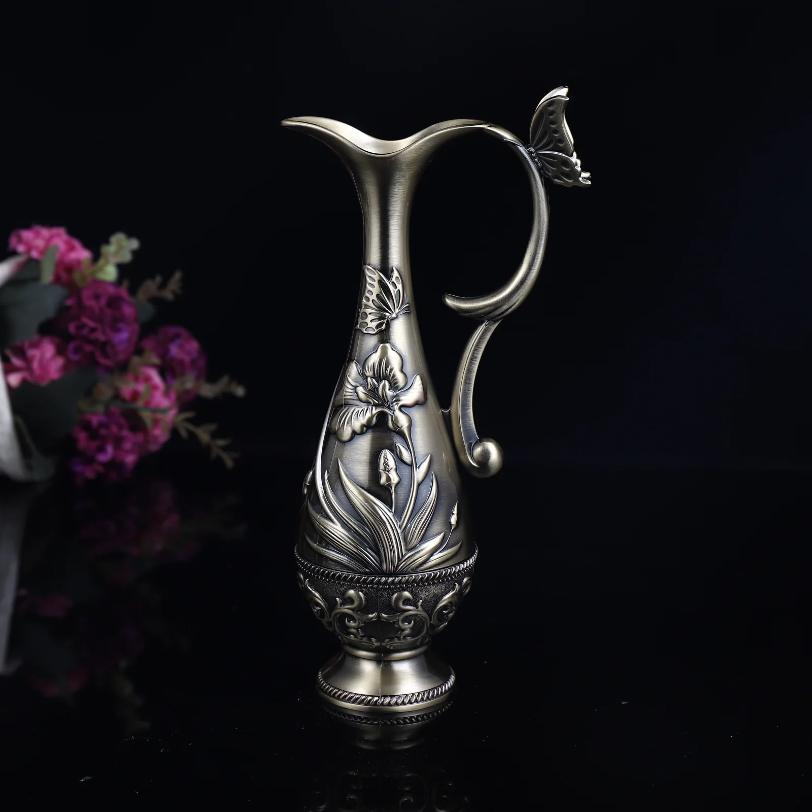 

Metal European retro bronze vase high-end home living room flower arrangement creative vase exquisite ornaments crafts