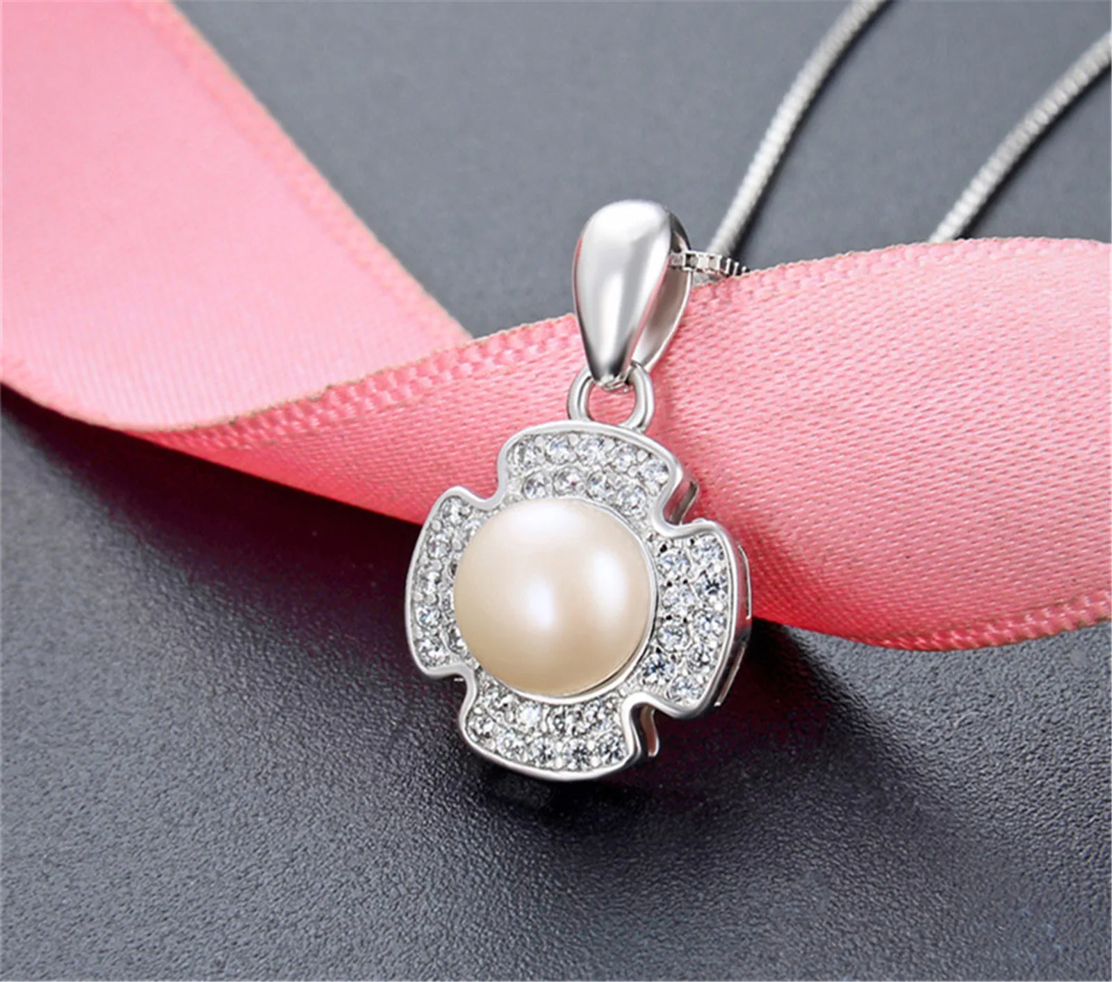 

Pearl Four Leaf Design Clover Necklace Pendant Luxury Sterling Silver 925 Lucky for Women and Teens
