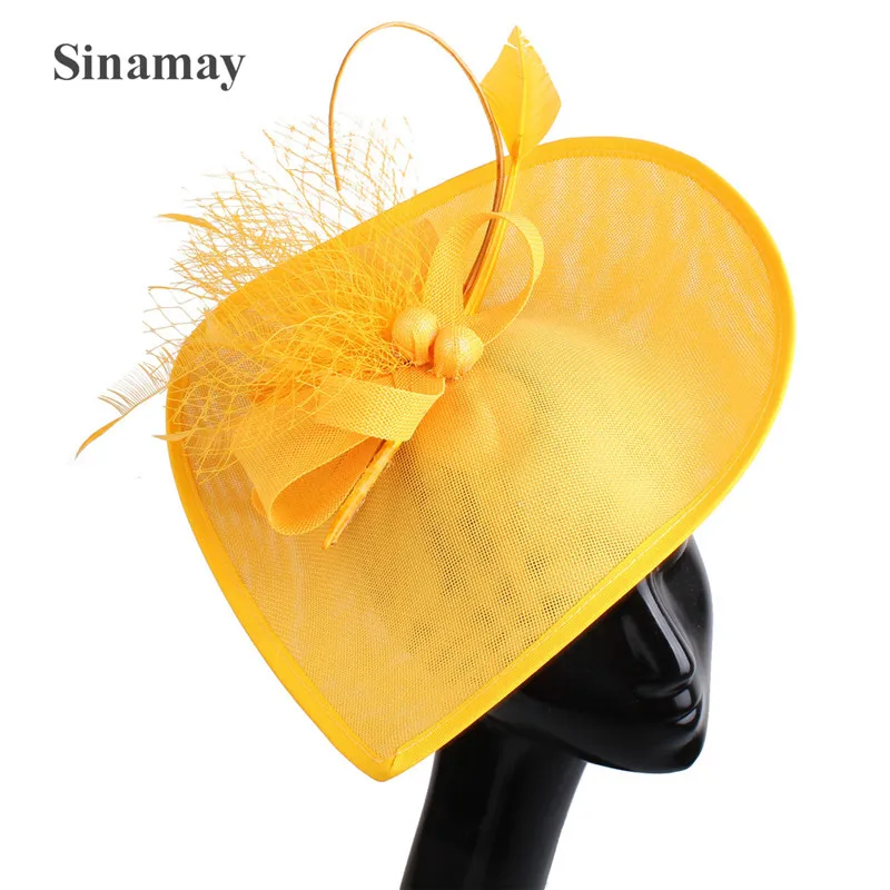 В винтажном стиле персикового цвета имитация белье для торжественного случая и