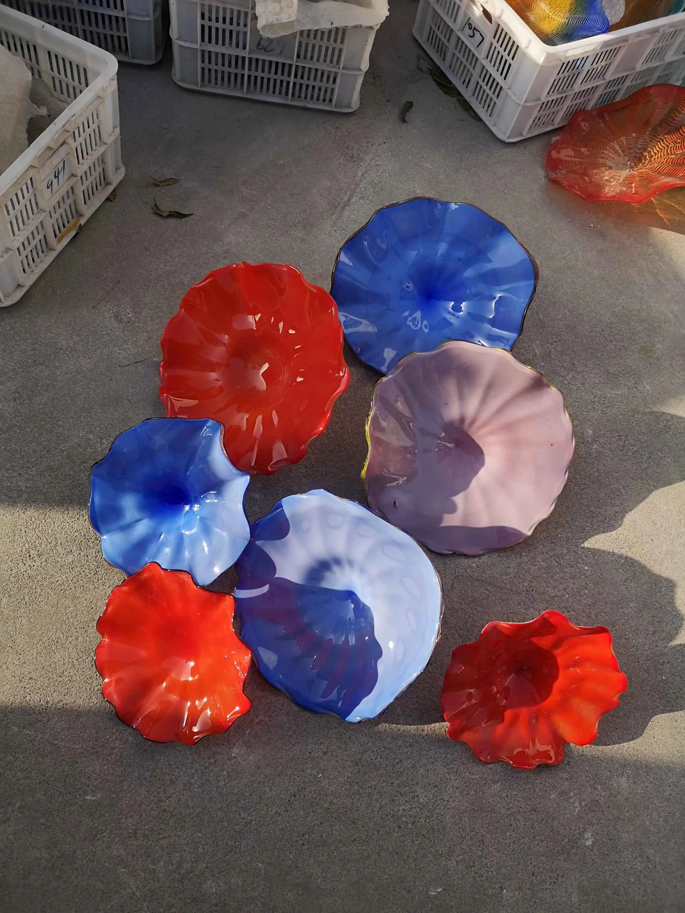 

Solid Colors Blown Glass Wall Art Plates Murano Glass Decorative Plates Modern Abstract Glass Wall Arts