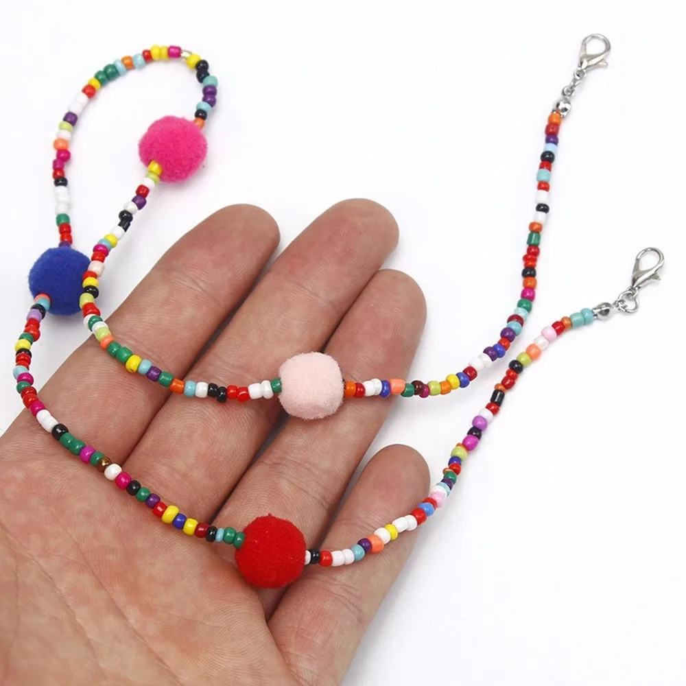 В богемном стиле с шариками из плюша С бусинами цветного стекла бусины в виде
