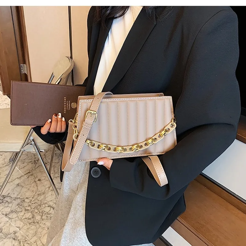 

High Quality Retro Lady Handbag 2021 New Trendy Brand Designer Fashion Messenger Bag High Quality Chain Leather Small Square Bag