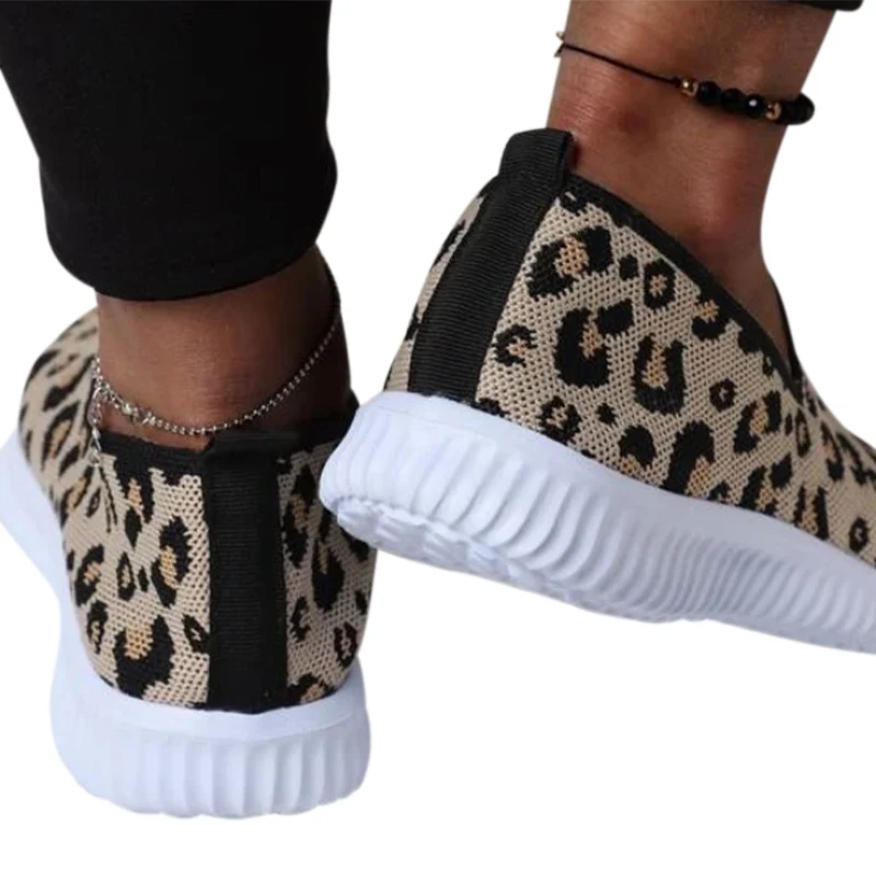 

2021 New Casual Flat Shoes Women Leopard Mesh Knitted Breathable Walking Sneakers Slip On Light Comfortable Outdoor Footwear