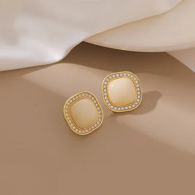 Серьги-гвоздики серебряные в виде геометрических фигур серебро пробы | Украшения