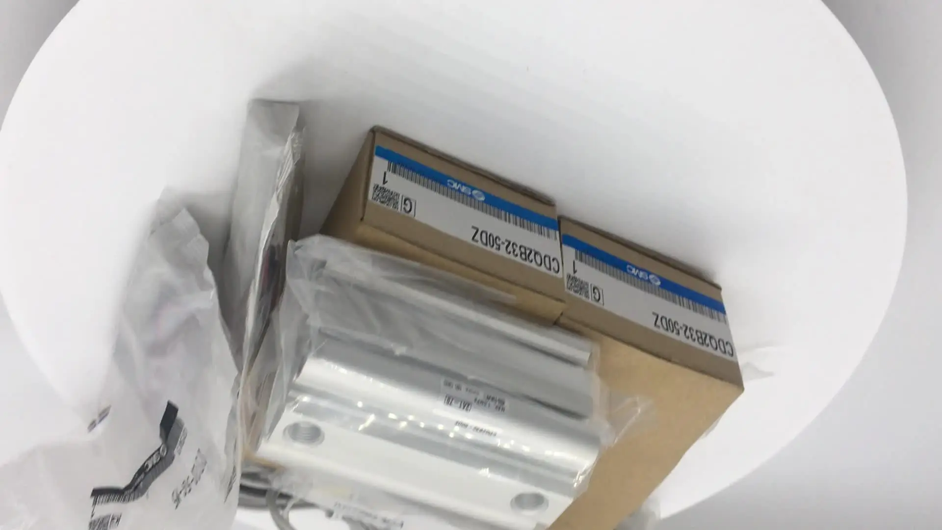 

Genuine new in box VK332-5G-M5 smc valve