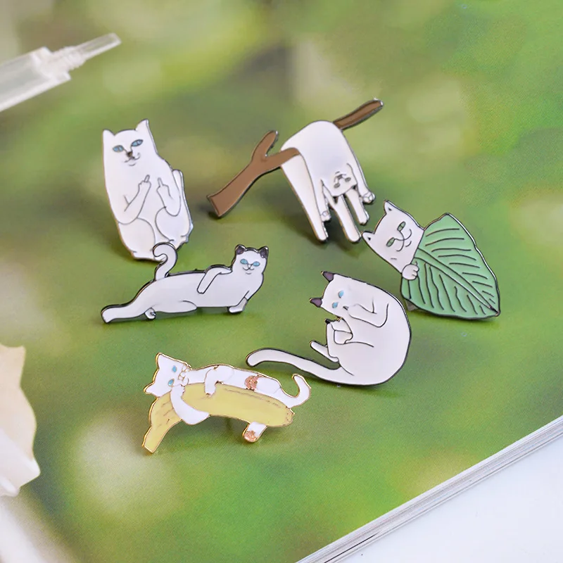 

Free Wings Animal Cat Personality Creative Posture Weird Lazy Cat Brooch Pin Denim Jacket Coat Cap Backpack Pin Buckle Badge