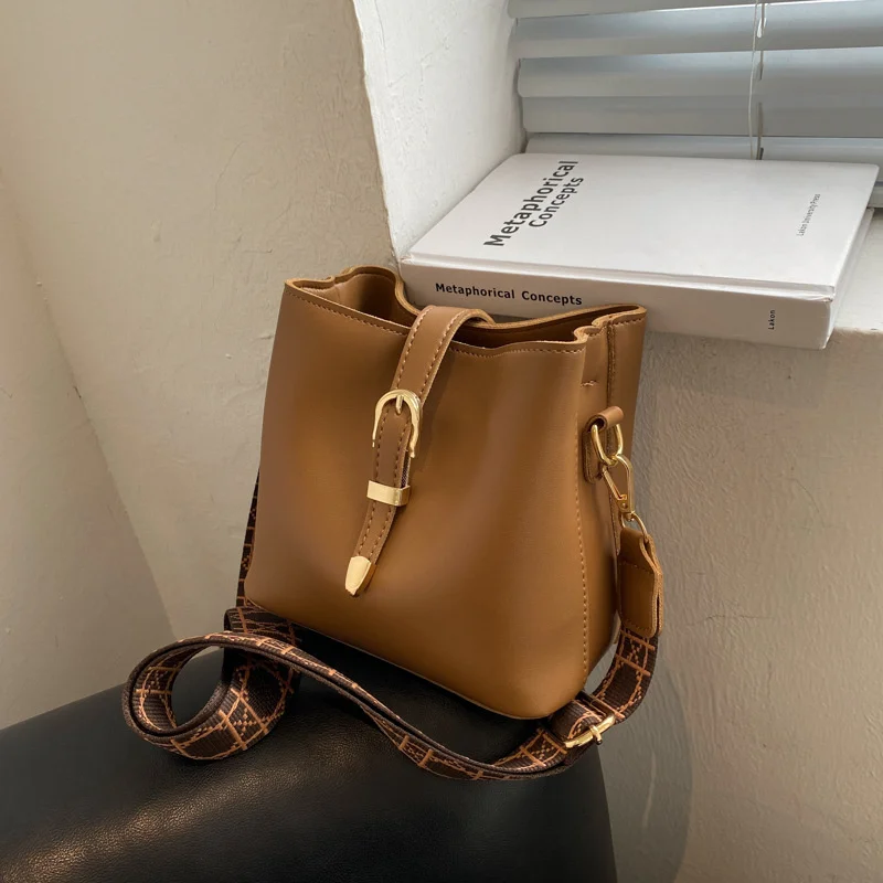 

Texture foreign style small bag women's winter new fashion simple bucket bag versatile One Shoulder Messenger Bag