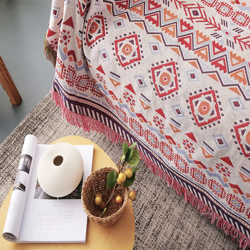 Богемное трикотажное одеяло с геометрическим принтом для дивана