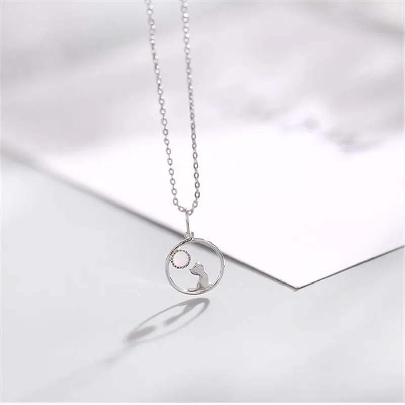 

Fashion Cute Cat Looking at the Moon Round Pendant Necklace for Women 925 Silver Jewelry Mujer Colar Creative Gifts Female SN183