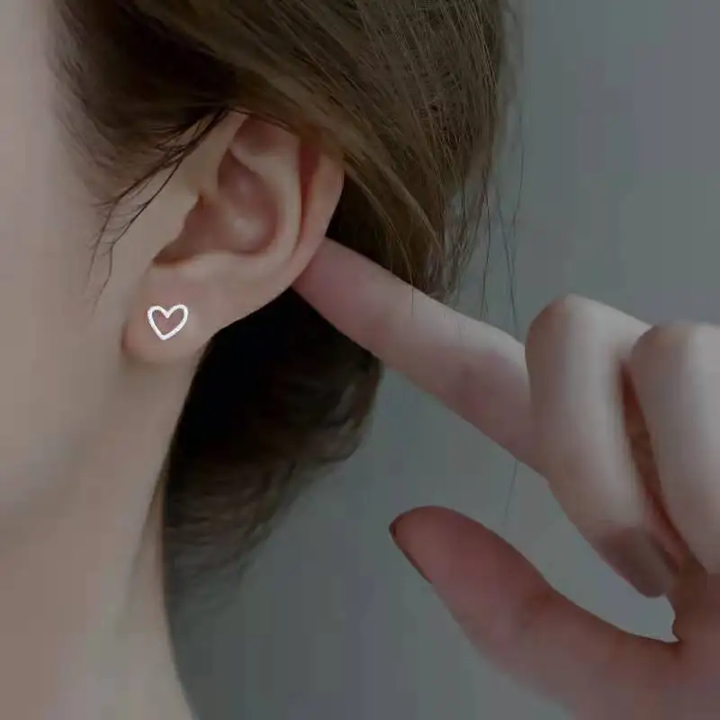 

Woman elegant fashion heart-shaped hollow geometric heart-shaped 925 sterling silver earrings high-quality jewelry holiday gift