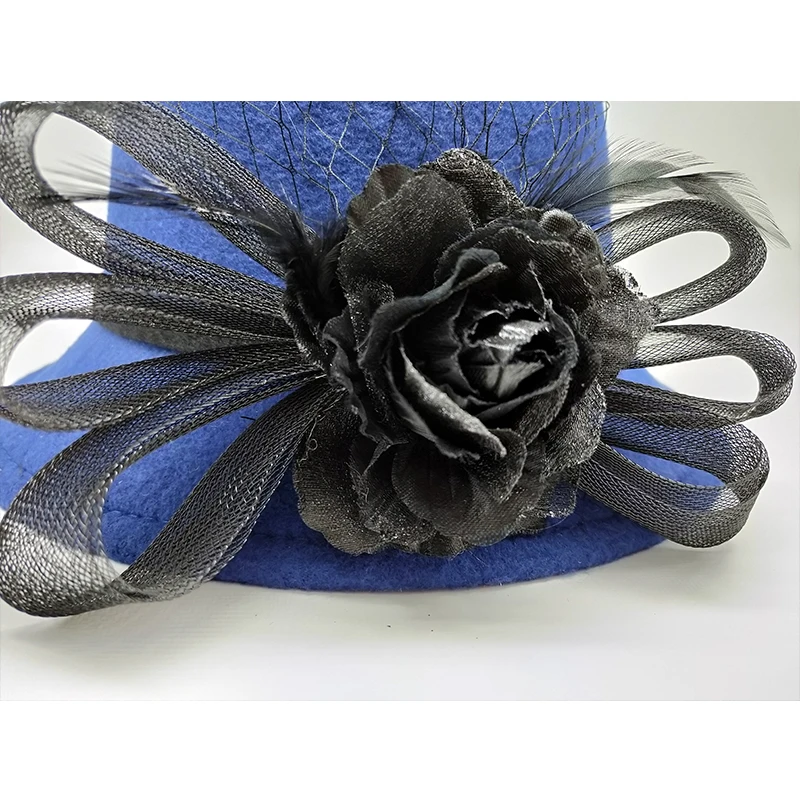 Женские головные уборы с помпонами из натурального меха и кружевными цветами