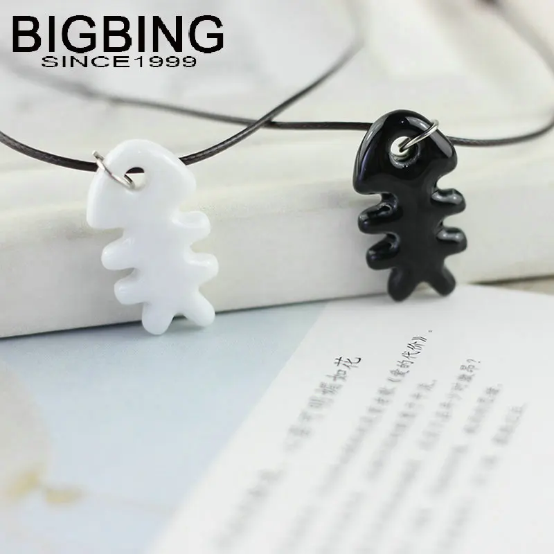 Y030 бигбинг модные ювелирные изделия керамическая белая черная рыба кость кулон