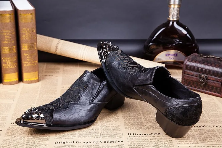 Christia Bella круглым носком и металлическими заклепками острым носом размера плюс