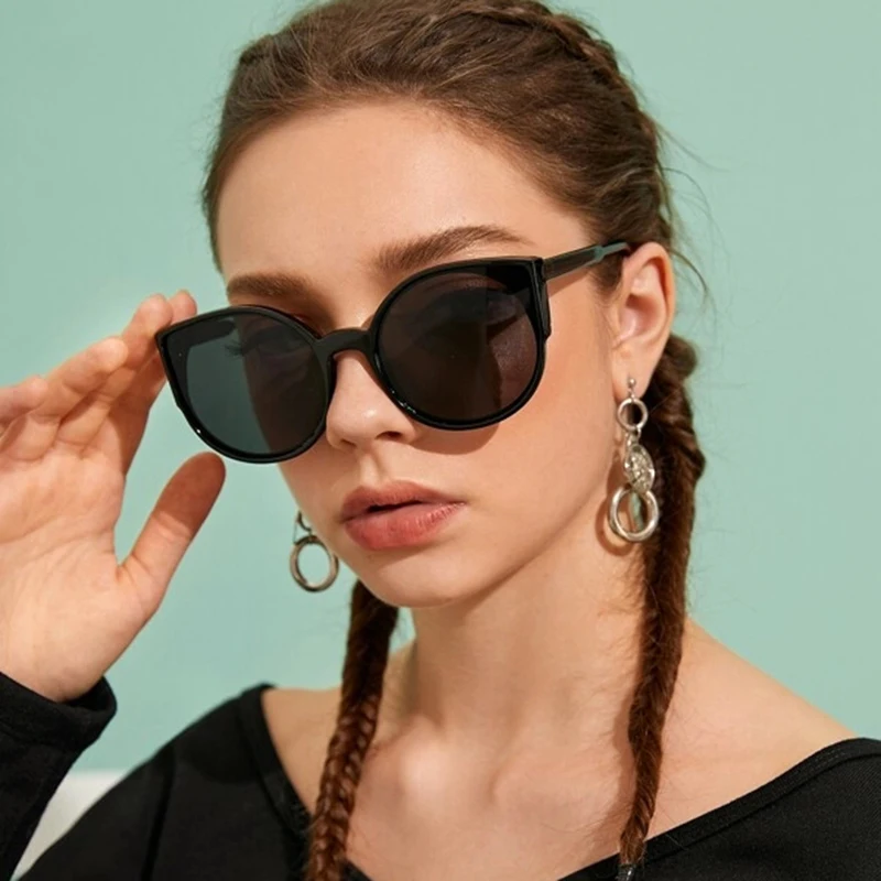 

Classic Cat Eye Shape Women‘s Sunglasses Super Light PC Frame Sun Glasses Colorful Reflective Coated Protection Eyewear