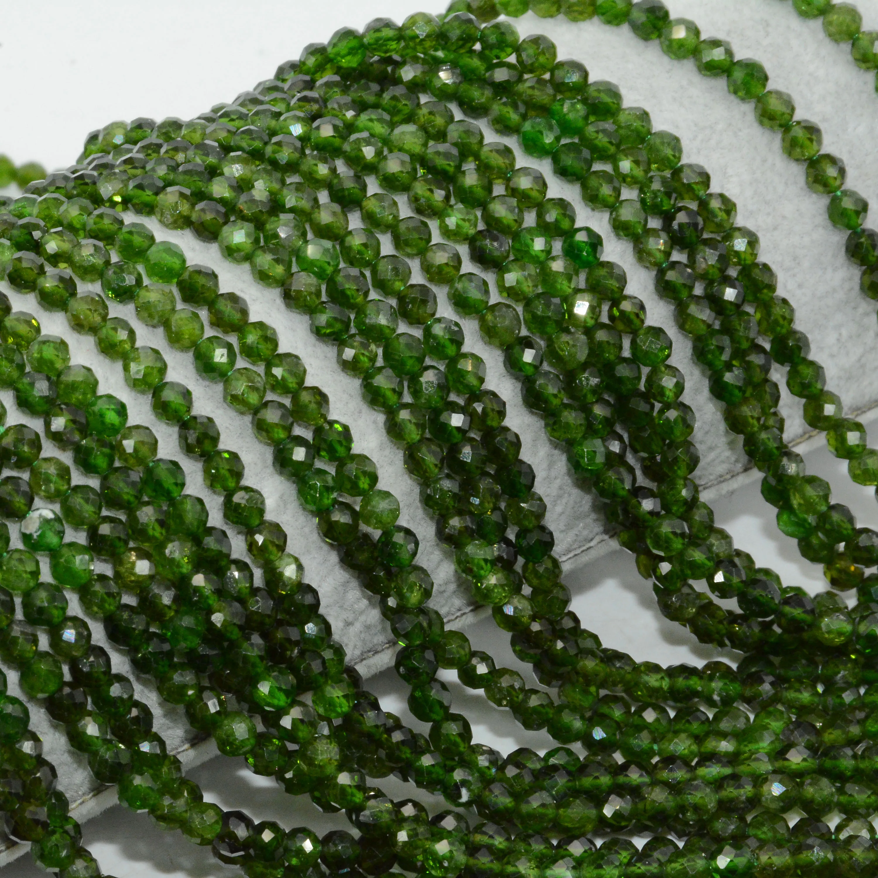 Натуральный хром Diopside граненые круглые бусины 4 мм/4,2 мм