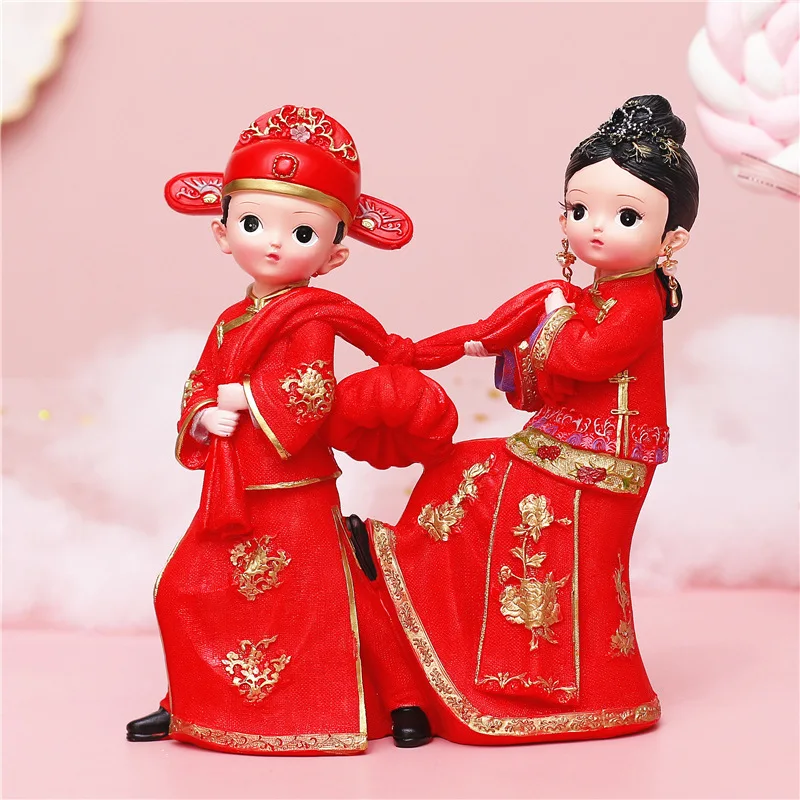 

Elegant Red Chinese Traditional Style Bride and Groom Wedding Cake Topper Figurines Hanfu couple dolls wedding gifts favors