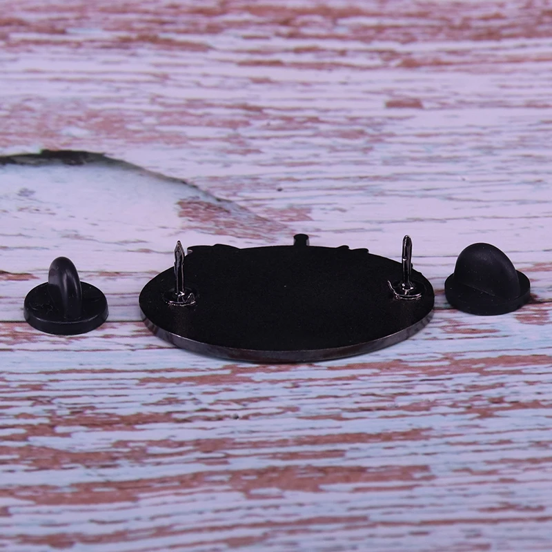 Замечательная Коллекция мультяшной серии Leela фри и гнущийся булавка на лацкан |