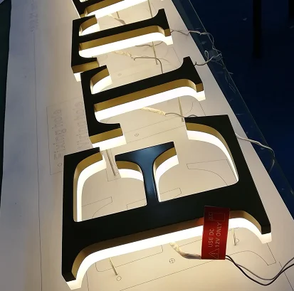 Винтажное полированное зеркало из нержавеющей стали с буквенным принтом