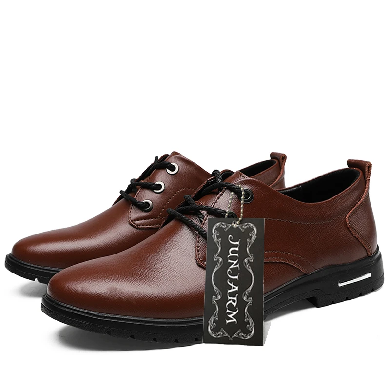 Мужские официальные туфли JUNJARM новые брендовые оксфорды из лакированной кожи на