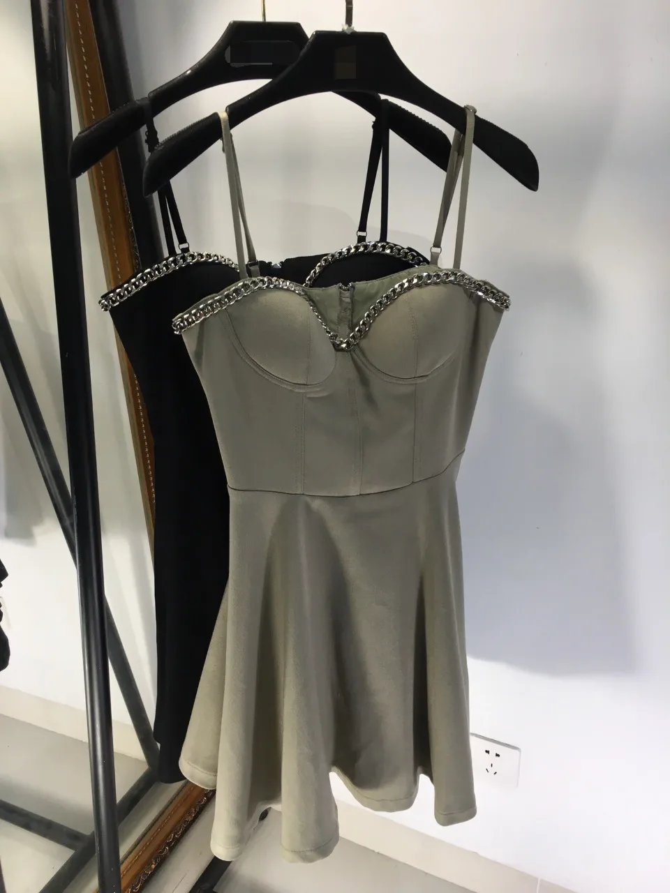 

2021 new women fashion sleeveless tube top chain decoration strap dress 0909