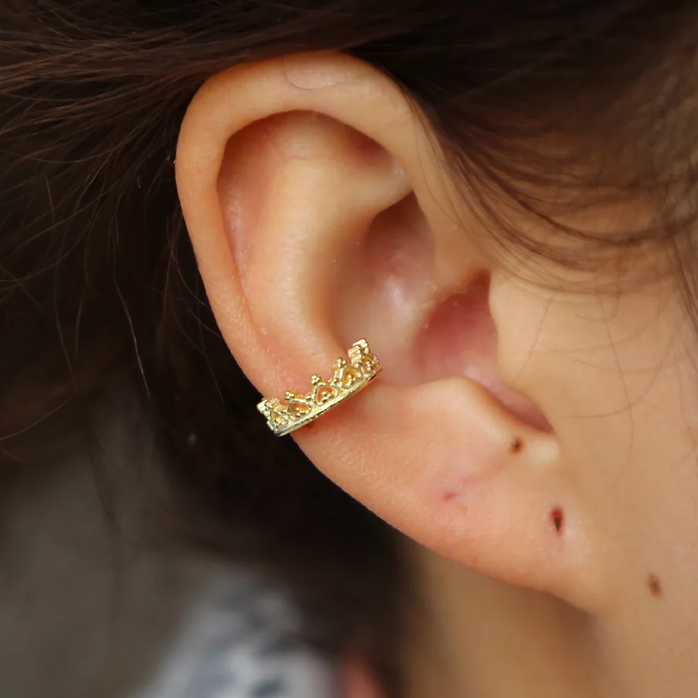 Новое поступление серьги клипсы в форме короны золотистые желтые серебристые