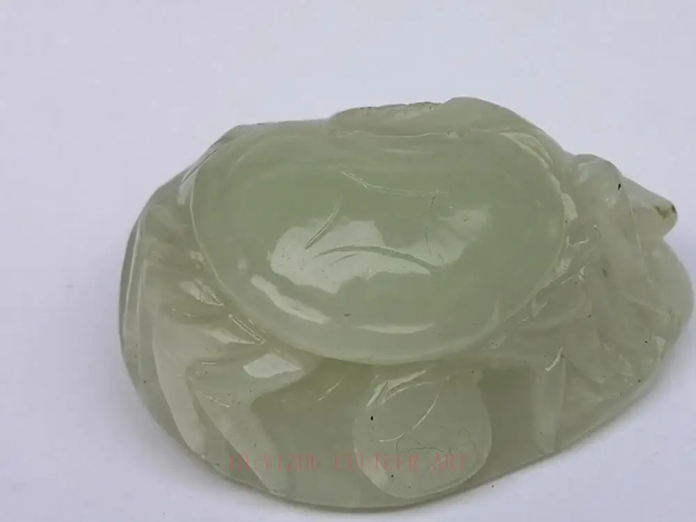 

YIZHU CULTUER ART Collection China Xinjiang Jade Hand Carving Fortune Crab Pendant Wonderful Gift