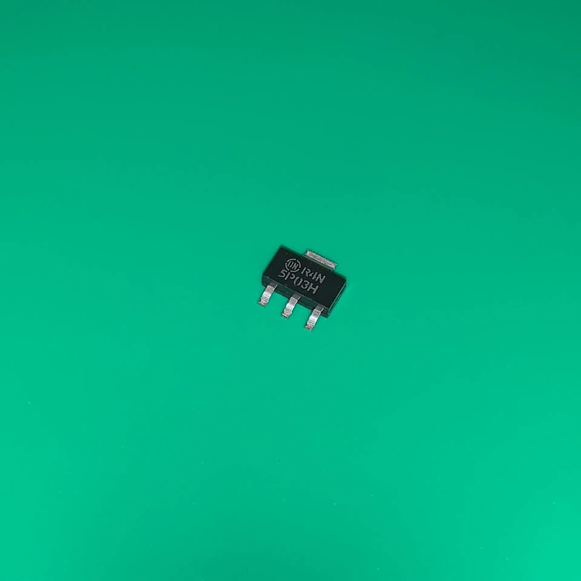 

10 шт./лот MMFT5P03HD SOT-223 5P03 MMFT5P03HDT1G 5P03H SP03H MOSFET P-CH 30V 3.7A SOT223 MMFT5P03HDT3 5P03HD MMFT5 P03HD