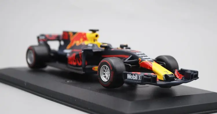 Bburago 1/32 1:32 Red Bull TAG Heuer RB13 No3 Daniel Ricciardo F1 formal 1 автомобиль литой дисплей модель игрушка