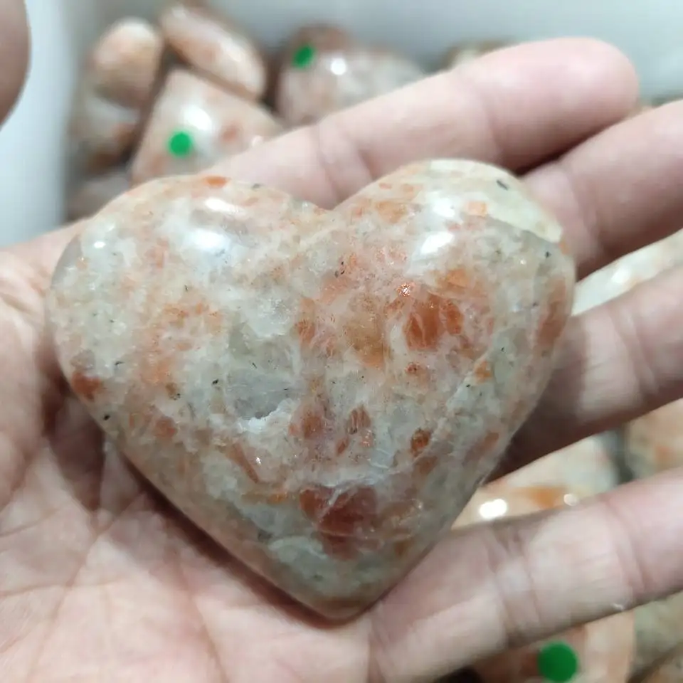 

Высококачественный натуральный Золотой солнцезащитный камень, Кристалл сердца, Кварцевая чакра, лечебный драгоценный камень для домашнег...