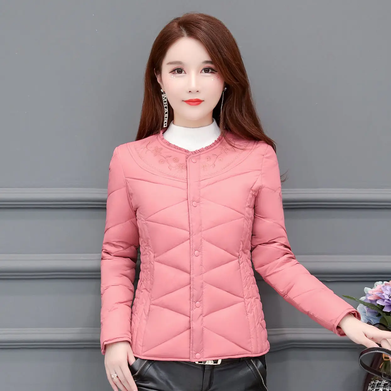 

Fashion Leisure Solid Color Stitched Down Jacket Women's Short Autumn And Winter Lightweight Slim Fit Thickened Lady Coat