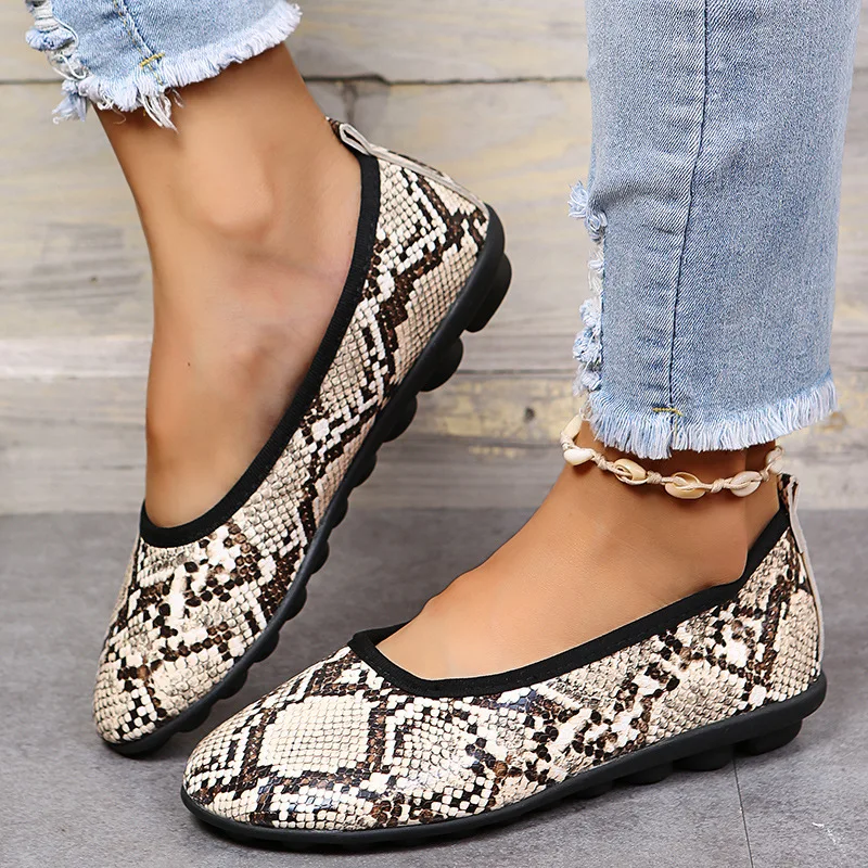 

2022 Springtime And Autumn Fashion Snake Print Flat Women Shoes Round Toe Casual Single Shoes Womens Plus Size 43 zapatos planos