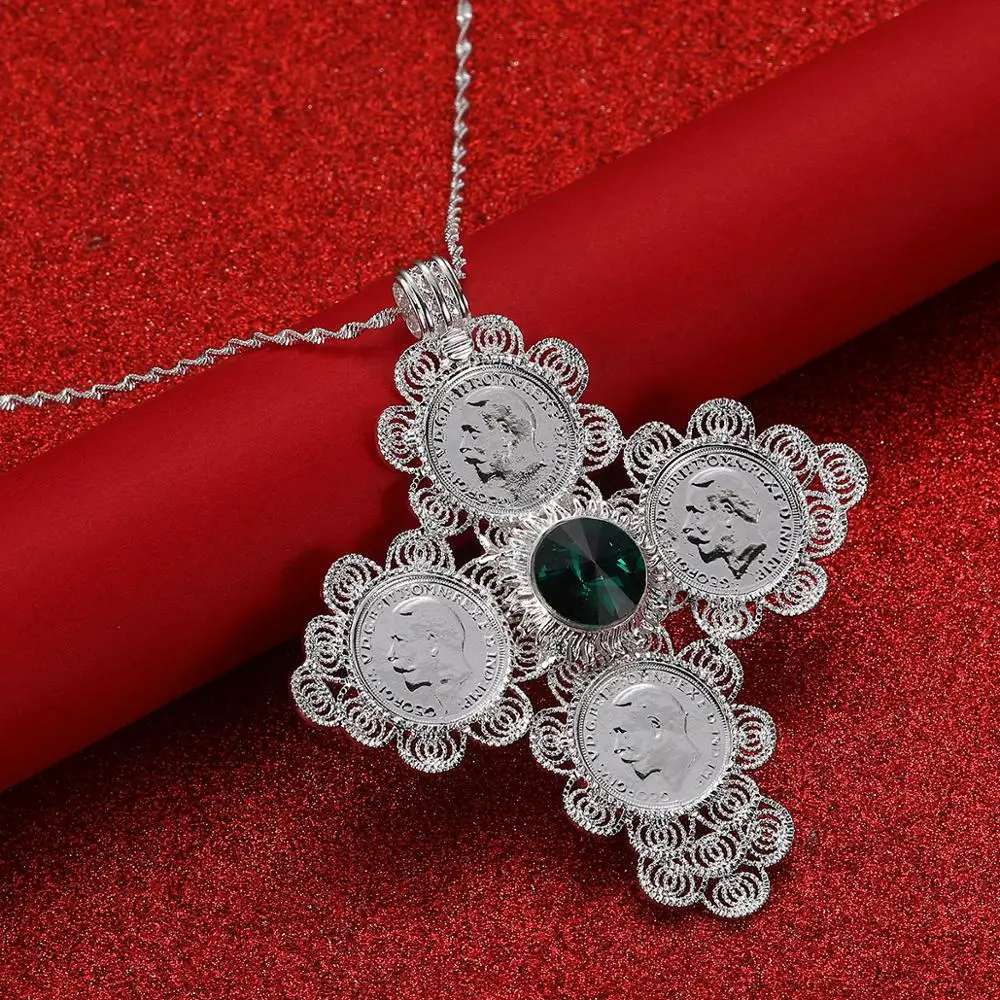 Кулон золотого цвета в африканском стиле с изображением карты Эфиопии короля