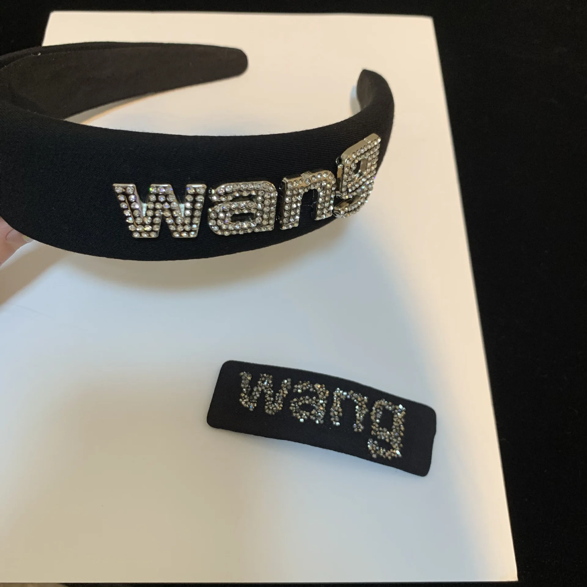 

The New 2021 Full Diamond Letters Shine All-match High Skull Top Wide Version Headband Headband Headband Bb Clip