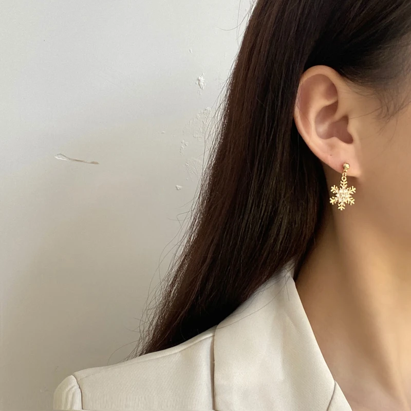 

S925 needle Modern Jewelry Snowflake Earrings Hot Selling Metal High Quality Crystal Drop Earrings For Sweet Girl Women Gifts