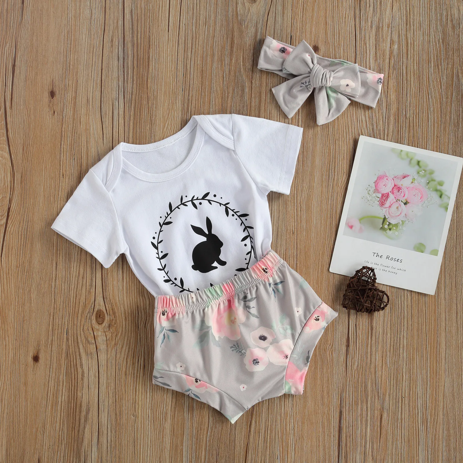 

OPPERIAYA Newborn Baby Girls Short Sleeve Bodysuit Set Easter Rabbit Print round Neck Tops Shorts Headband 3-piece Summer Suits