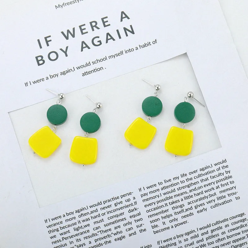 Женские простые серьги из дерева и акрила эффектные Серьги разных цветов для