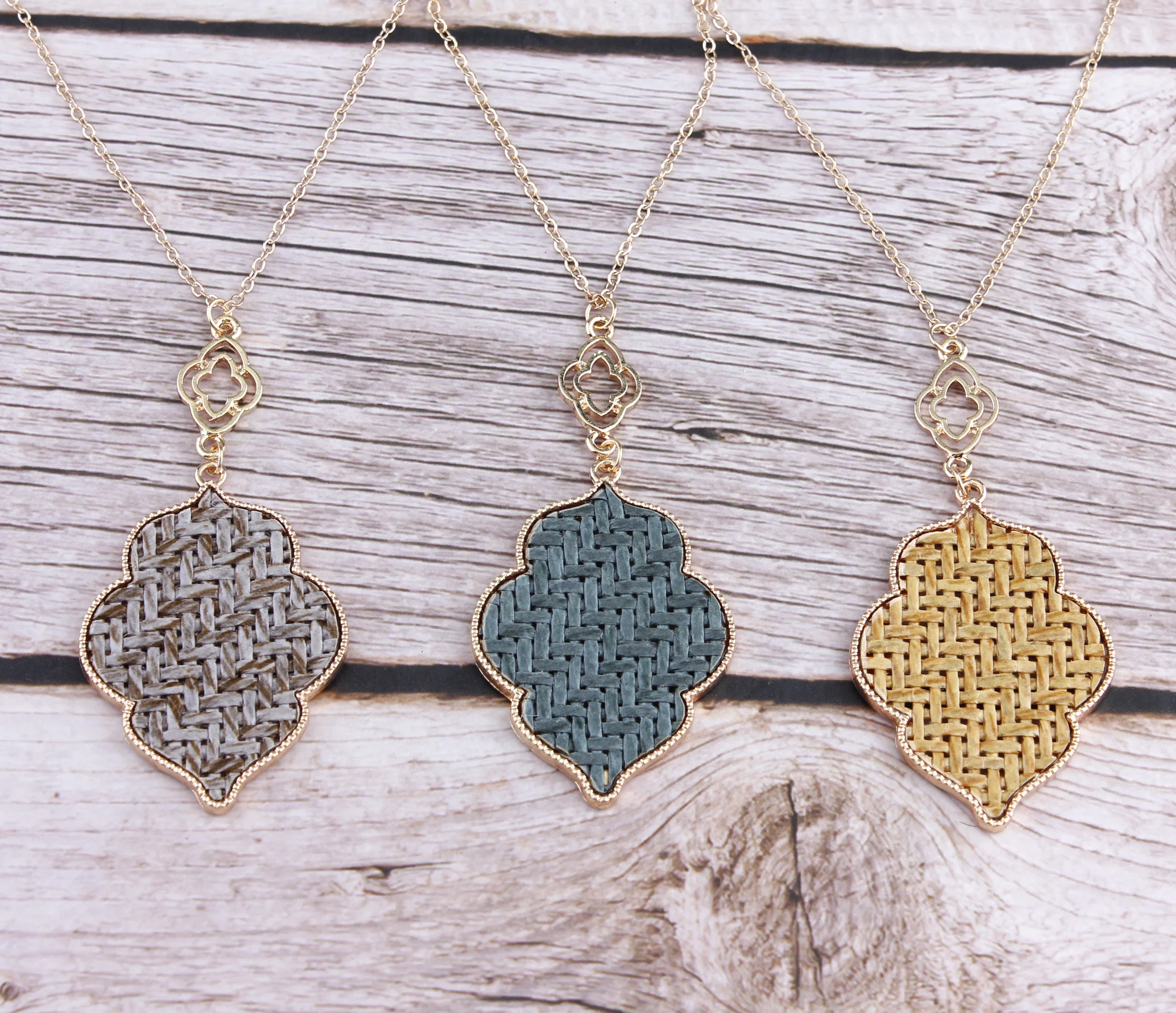 Ожерелье с подвеской в форме каплевидной подвески золотой оправой Марокканское