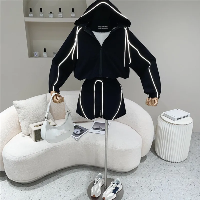 

Two piece set Women's Spring Summer 2021 Fashion Reflective stripe Hoodie + wide leg shorts Sporty casual suit