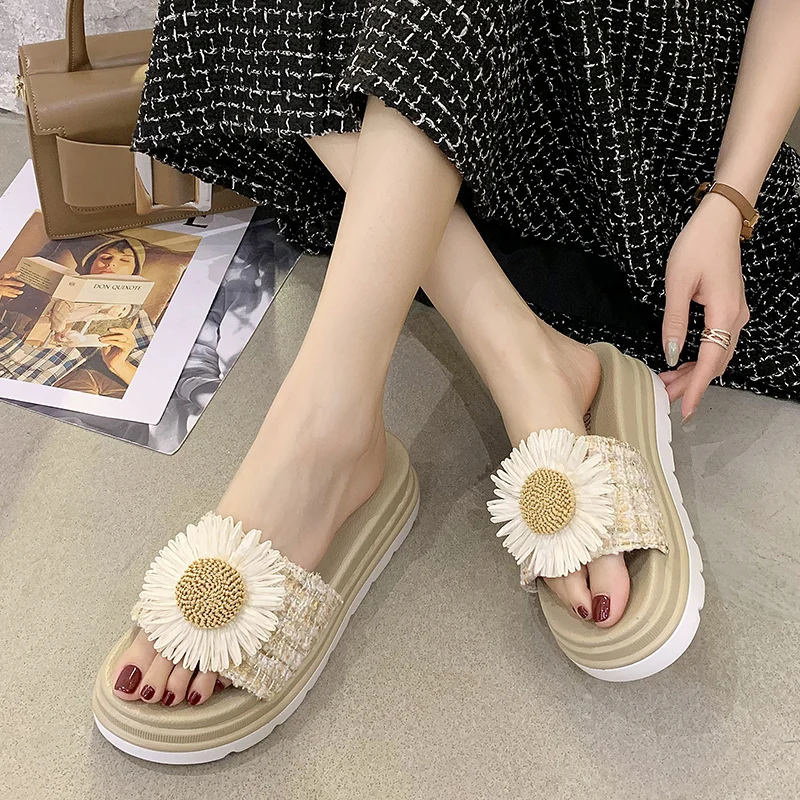 

Med Slippers Casual Beach Shoes Slipers Women Flower Platform Slides Luxury Sabot 2021 Flat Soft Cotton Fabric PU Floral Leisure