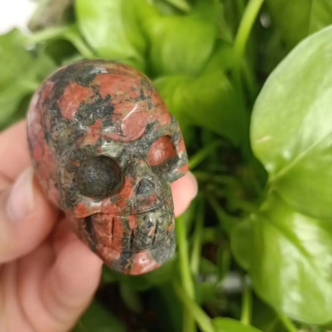 

MOKAGY натуральный кристалл Дракон кровь Камень ручной резки черепа 2 дюйма 1 шт.