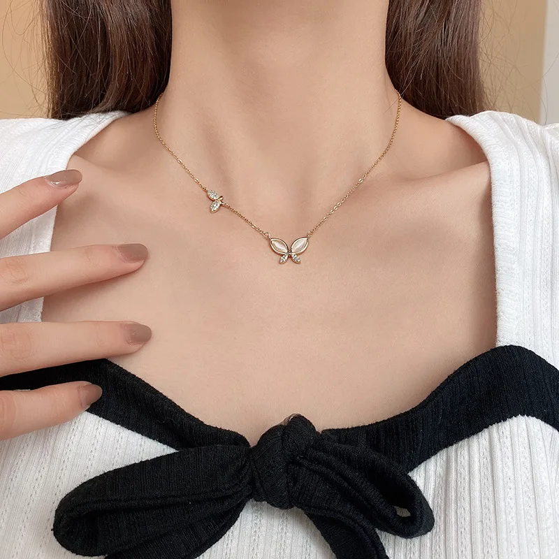 

Simple and fashionable temperament web celebrity butterfly necklace female light luxury high-level sense of collarbone chain