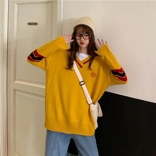 Полосатый свитер с буквенным принтом и v-образным вырезом повседневный