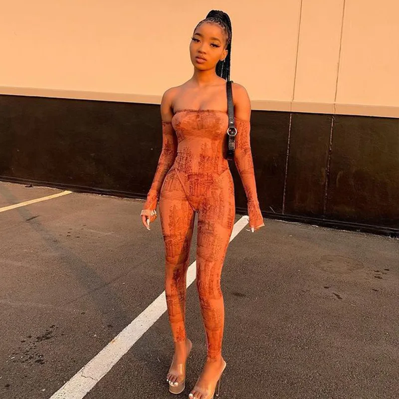 Новый костюм с принтом контрастных цветов открытыми плечами длинными рукавами и