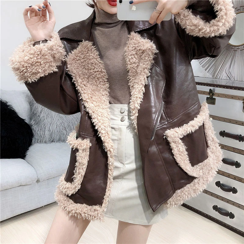 Зимняя женская куртка высокого качества модная из овечьей шерсти с ремнем Куртки