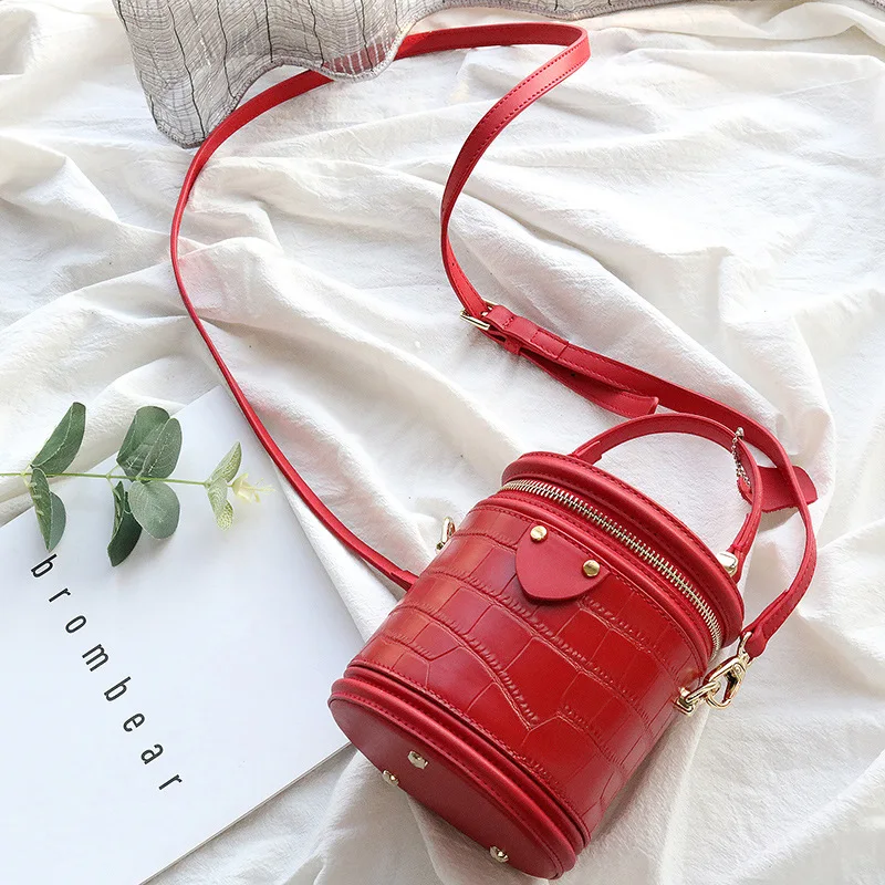 

2021 New Design Leather Ladies Fashion Barrel-Shaped Bag Exquisite Crossbody Bag Drawstring Bag