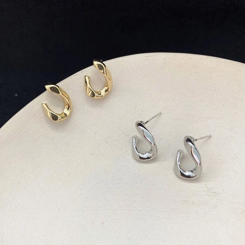 Модные темпераментные лаконичные серьги в стиле ретро асимметричные