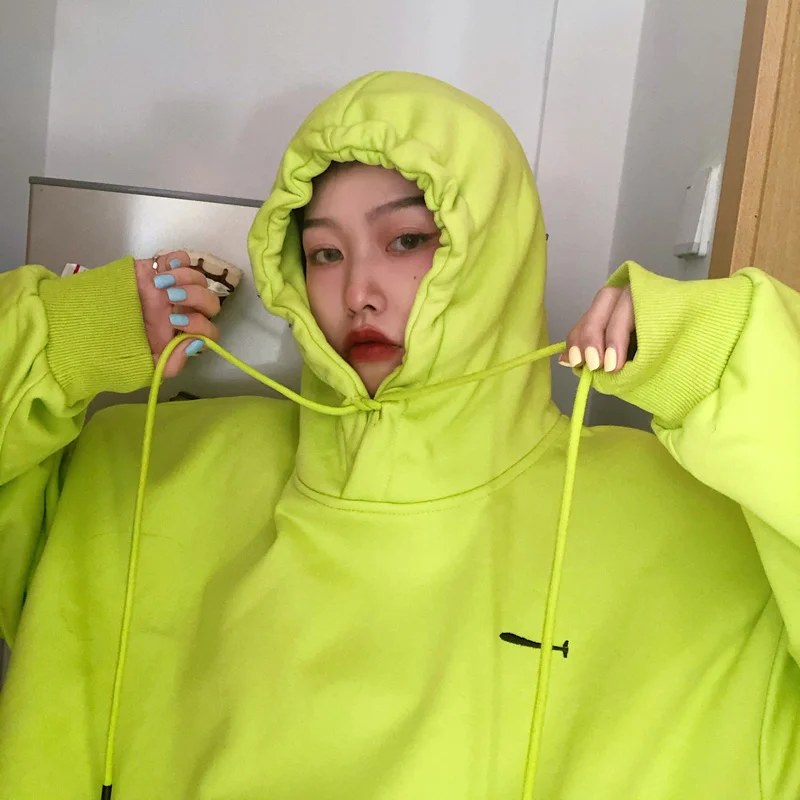 

Осенне-зимний тонкий женский свитер с капюшоном и вышивкой