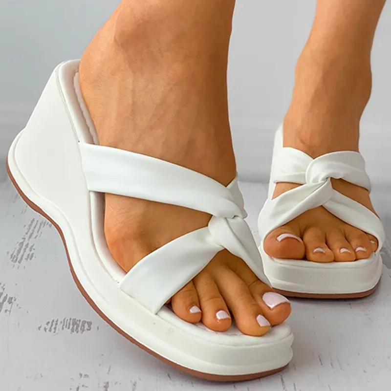 Шлепанцы женские на среднем каблуке, мягкие сандалии на танкетке, удобные тапочки с открытым носком, лето