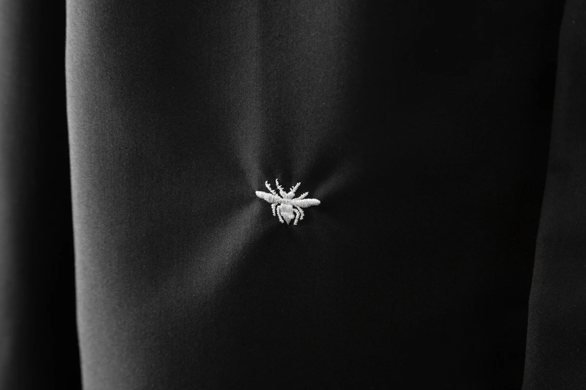 

Bee Embroidery Male Shirts High Quality Long Sleeve Black White Splicing Mens Dress Shirts Fashion Slim Fit Man Shirts